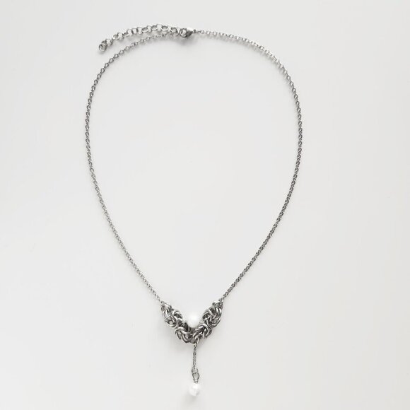 Angelic white pearl rosary necklace with a small silver chain - Picture 3 of 8